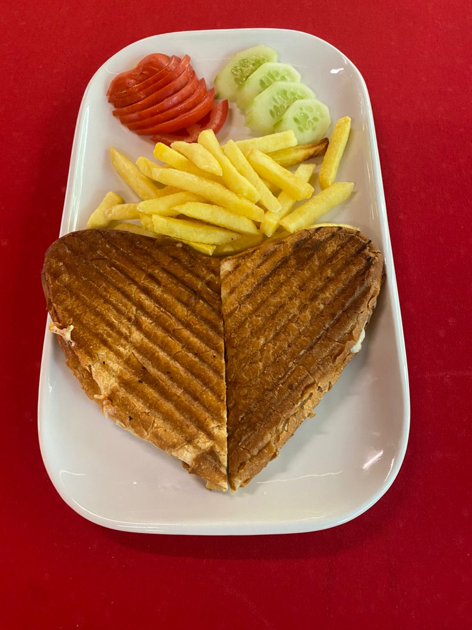 BEYAZ PEYNİRLİ TOST